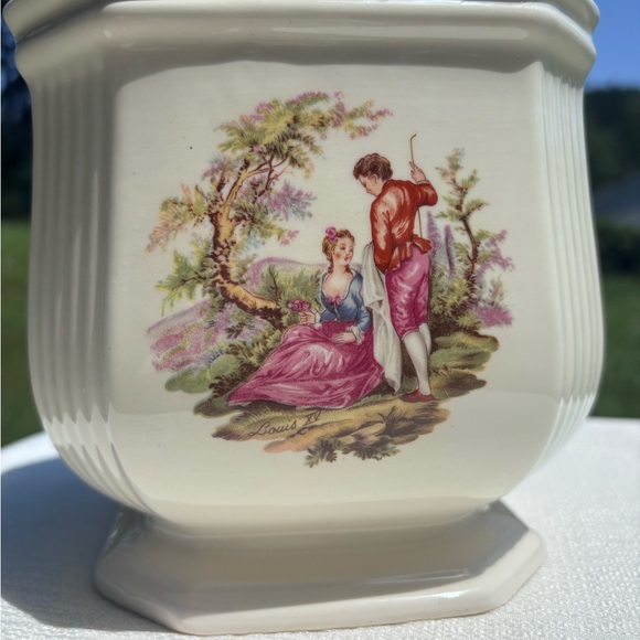 Vintage Cream Ironstone Flower vase/pot with Romantic Scene - Picture 1 of 10